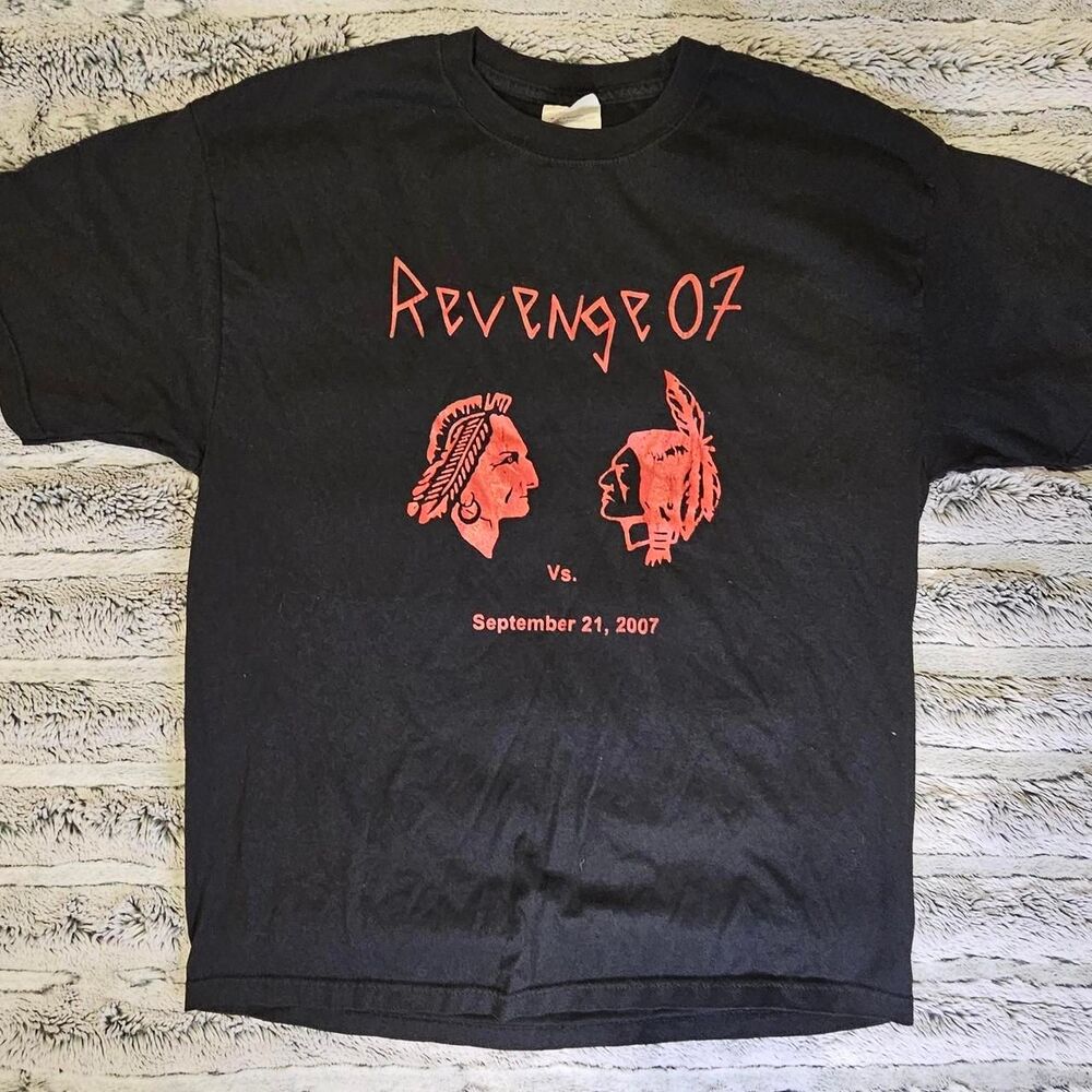 Gildan Men's Black and Red T-shirt